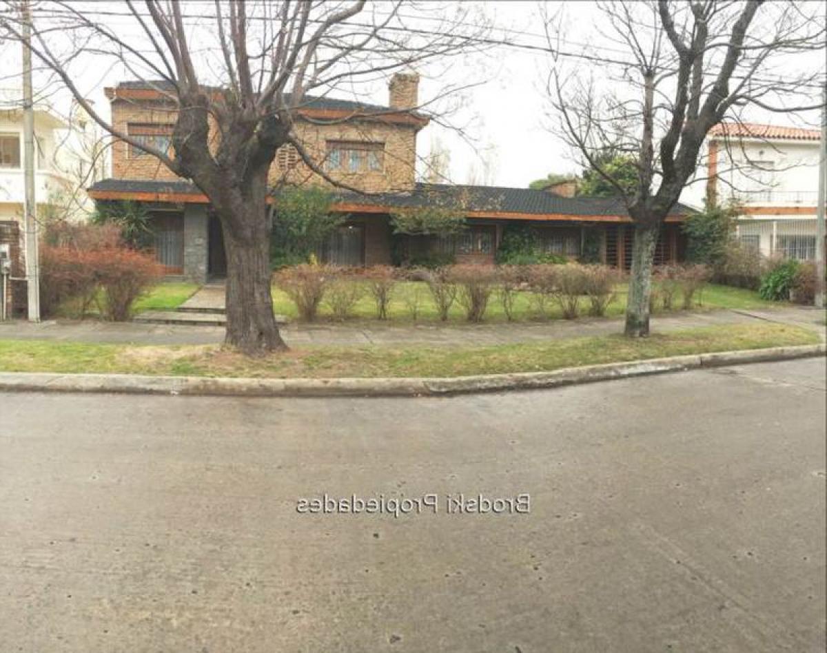 5 bedrooms House in Montevideo, Uruguay No. 5207