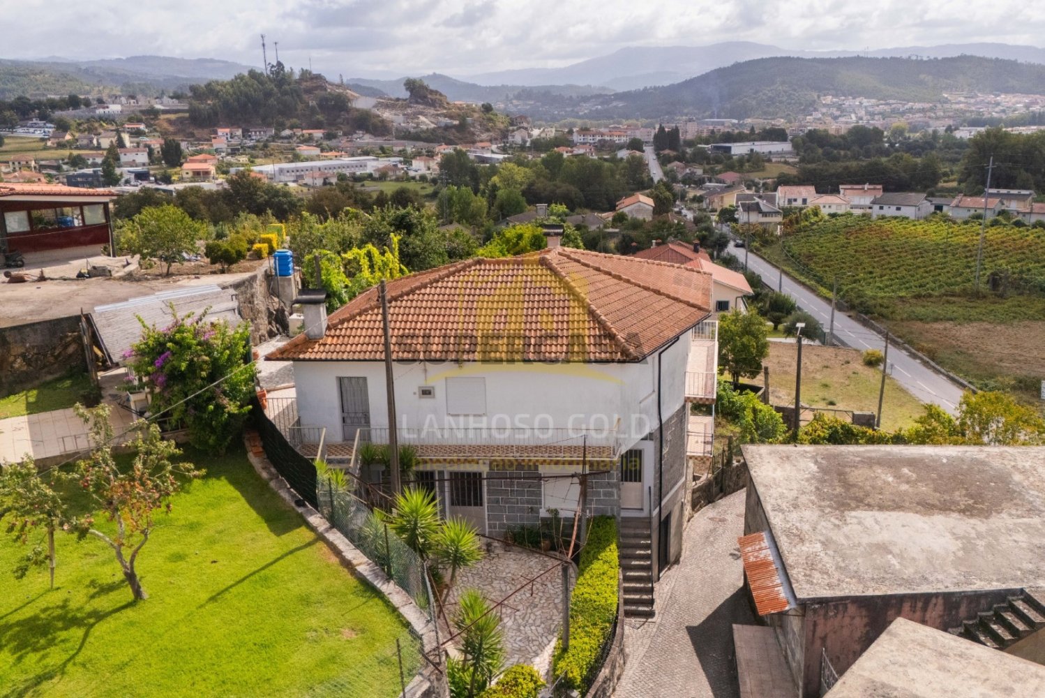 Дом с 6 спальнями в Lanhoso, Португалия № 347521