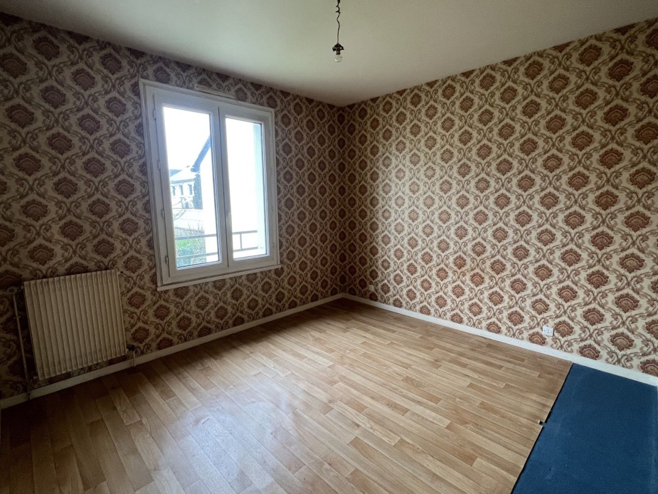 Casa de 3 dormitorios en Joue-les-Tours, France No. 71049