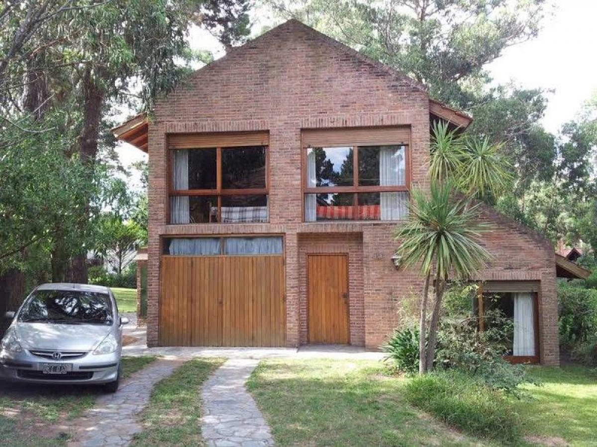 Casa de 3 dormitorios en Mar del Plata, Argentina No. 91418