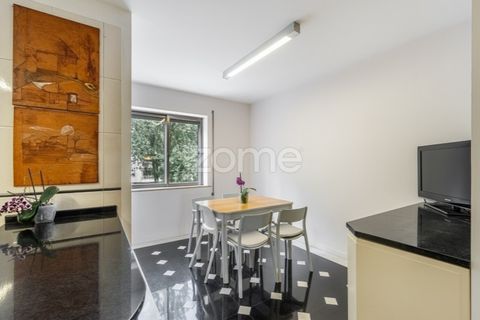 Квартира с 4 спальнями в Порту, Португалия № 242244