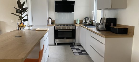 Villa de 5 dormitorios en Bruz, France No. 259432 2