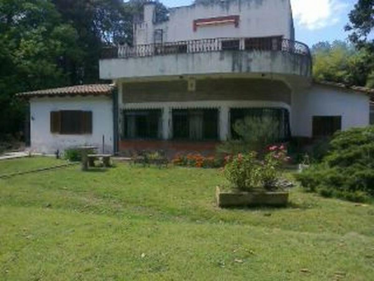 5 bedrooms House in Moreno, Argentina No. 96824