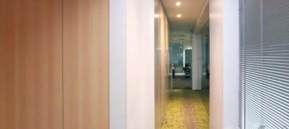 102m² Commercial property in Lisbon, Portugal No. 264562 8