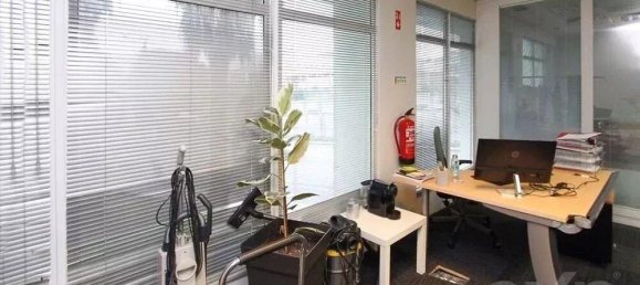 102m² Commercial property in Lisbon, Portugal No. 264562 9