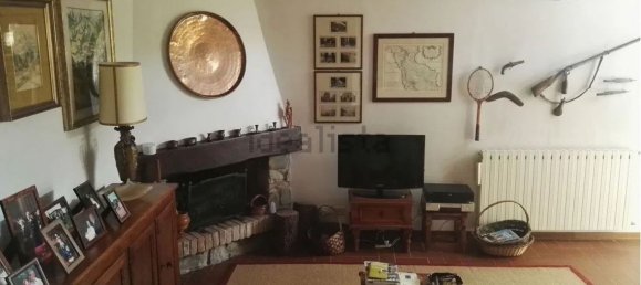 5 rooms Apartment in Vicchio, Italy No. 269687 2