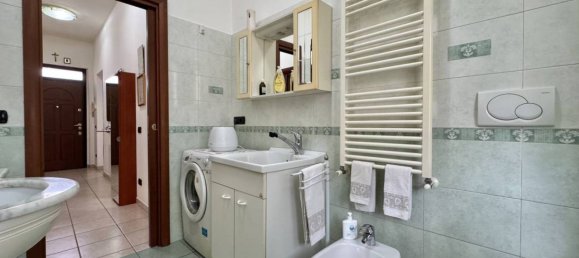 2 bedrooms Villa in Desio, Italy No. 181600 3