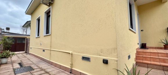 2 bedrooms Villa in Desio, Italy No. 181600 8