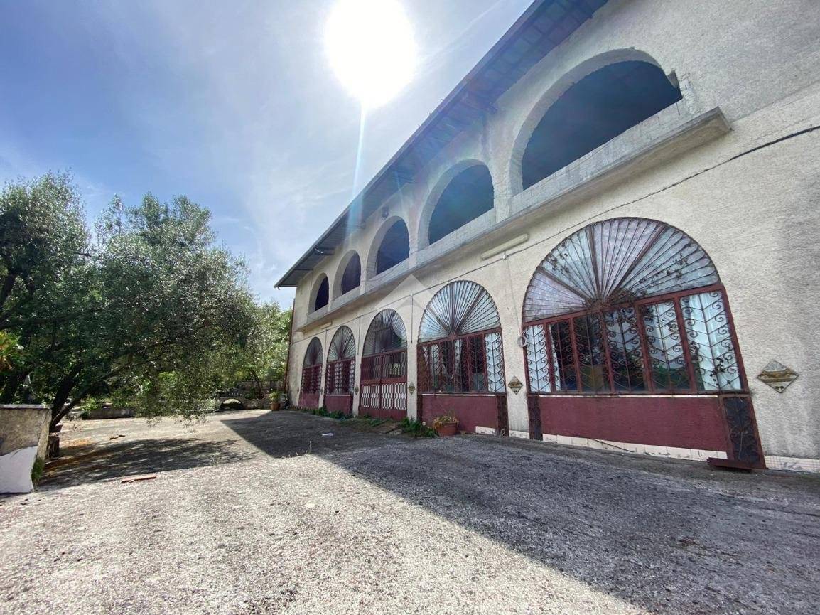 4 bedrooms Villa in Cervinara, Italy No. 77736