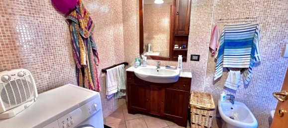 4 غرف نوم منزل في Solto Collina, Italy رقم 211474 9