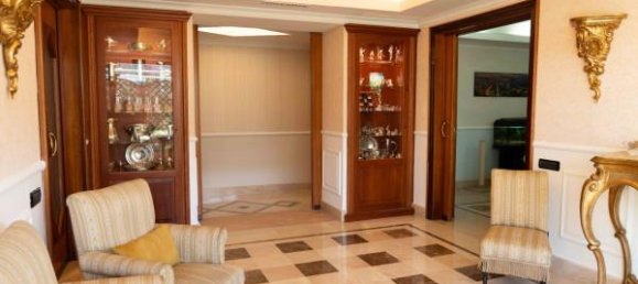 6 rooms Apartment in Naples, Italy No. 138011 3