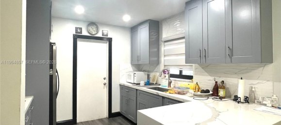 3 bedrooms Villa for sale in Miami, Miami-Dade, Florida, USA № 614392 8