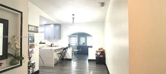 3 bedrooms Villa for sale in Miami, Miami-Dade, Florida, USA № 614392 4