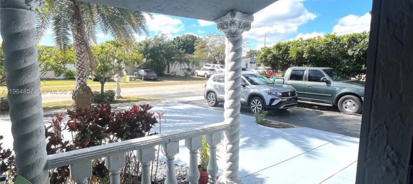 3 bedrooms Villa for sale in Miami, Miami-Dade, Florida, USA № 614392 2