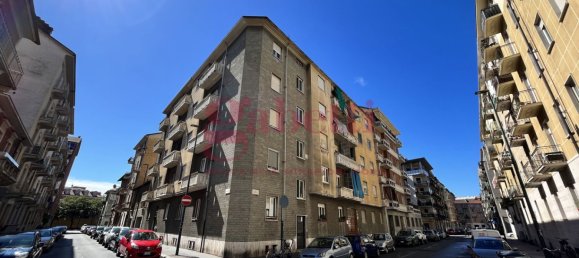 1 bedroom Apartment in Turin, Italy No. 49367 3