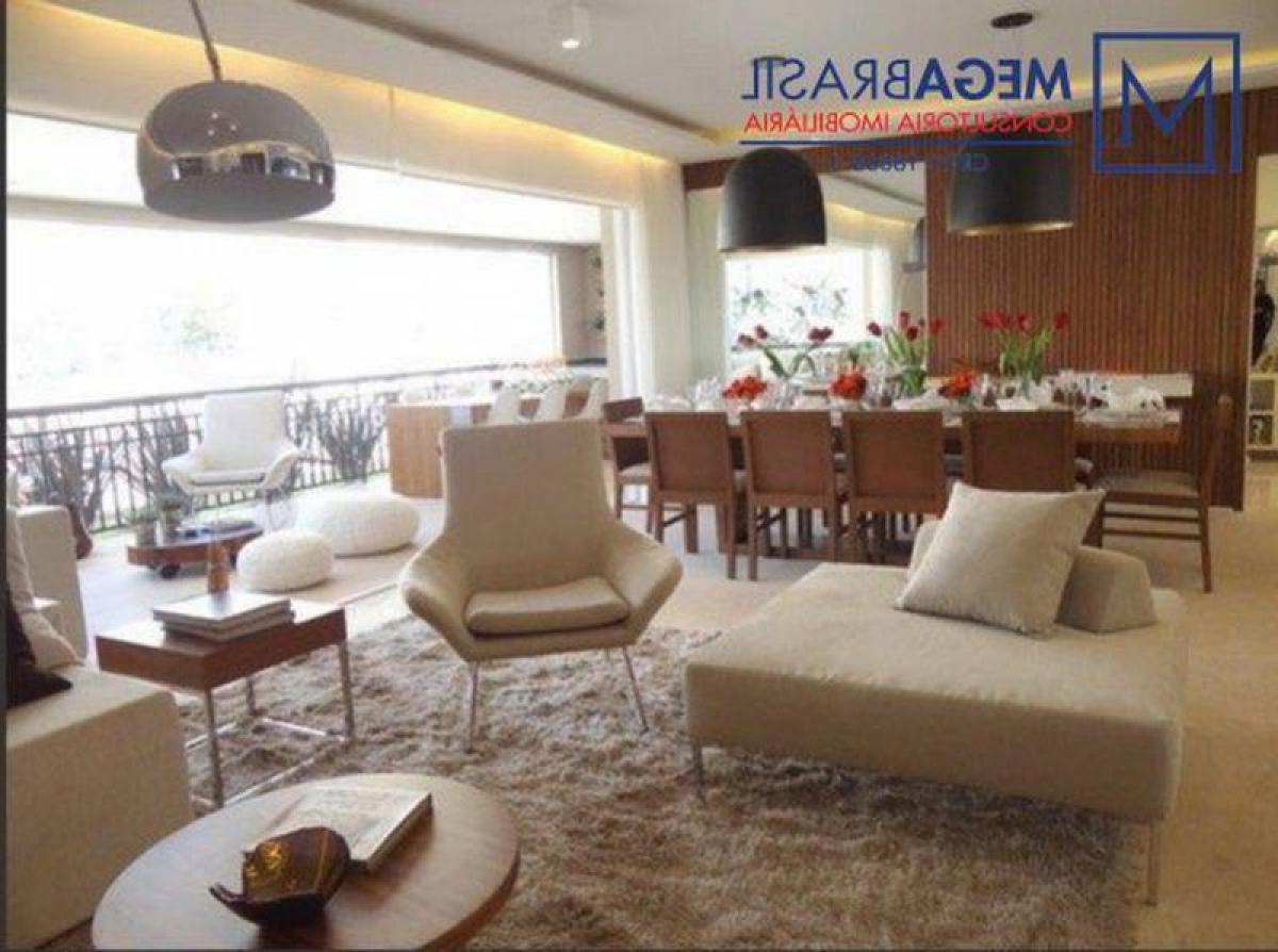 Casa de 4 dormitorios en Sao Paulo, Brazil No. 436217