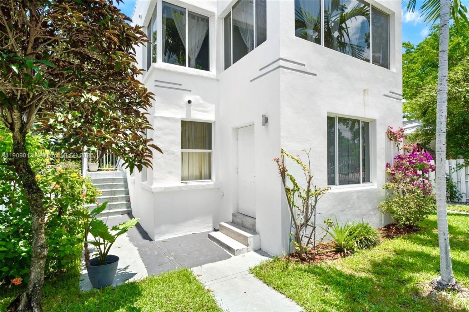 183.57m² Land for sale in Miami, Miami-Dade, Florida, USA № 614186