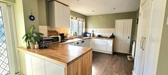 4 bedrooms House in Sheffield, United Kingdom No. 2157 9