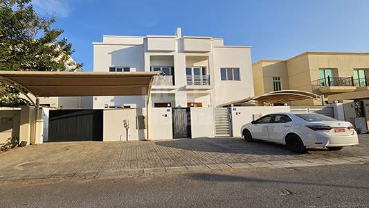4 bedrooms Property in As Sib, Oman No. 441