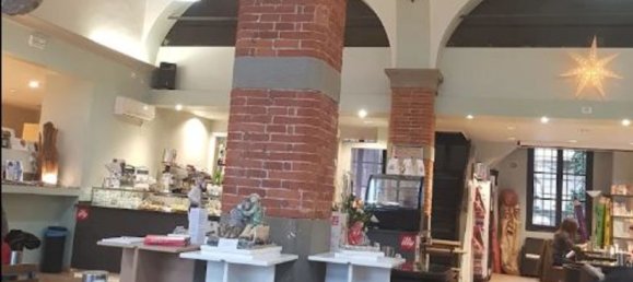 300m² Commercial property in Lucca, Italy No. 309422 6