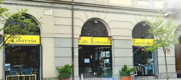 300m² Commercial property in Lucca, Italy No. 309422 2
