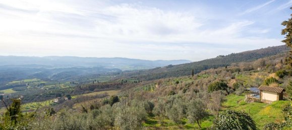 Дом с 5 спальнями в Лоро Чуффенна, Италия № 54312 35