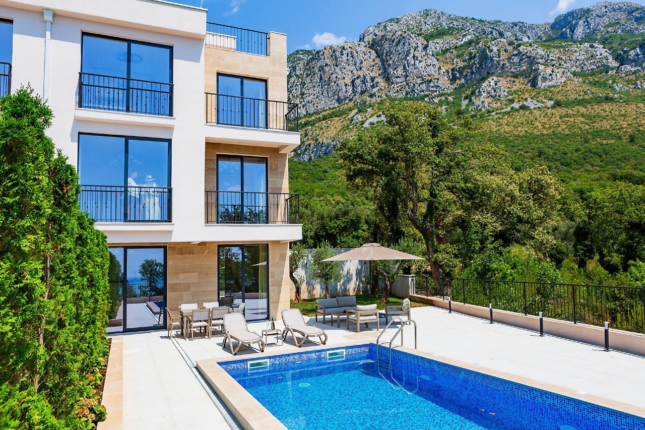 4 bedrooms House in Budva, Montenegro No. 2019