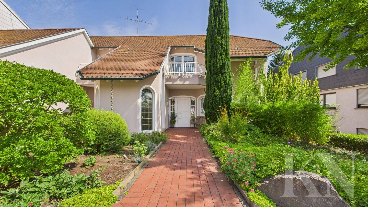 Таунхаус с 10 комнатами в Саарбрюккен, Германия № 351883