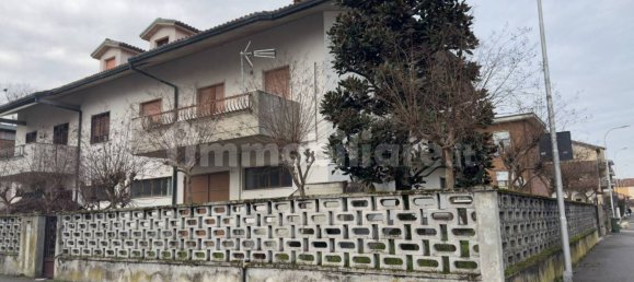 6 bedrooms Villa in Rodano, Italy No. 209328 6