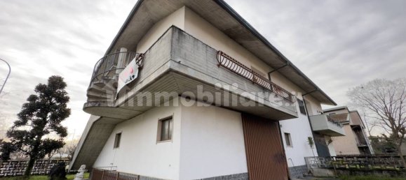 6 bedrooms Villa in Rodano, Italy No. 209328 3