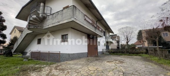6 bedrooms Villa in Rodano, Italy No. 209328 5