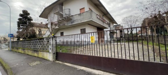 6 bedrooms Villa in Rodano, Italy No. 209328 9