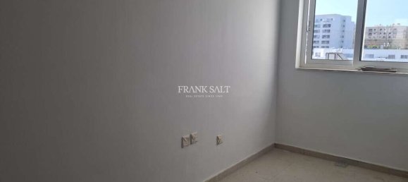 2 bedrooms Penthouse in Saint Julian's, Malta No. 2979 2