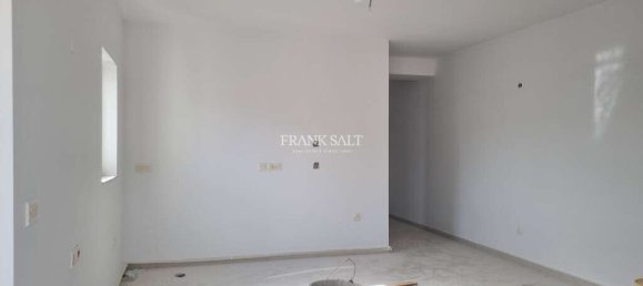 2 bedrooms Penthouse in Saint Julian's, Malta No. 2979 4