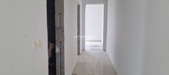 2 bedrooms Penthouse in Saint Julian's, Malta No. 2979 3