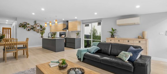 6 bedrooms House in Eltham, Australia No. 245 5