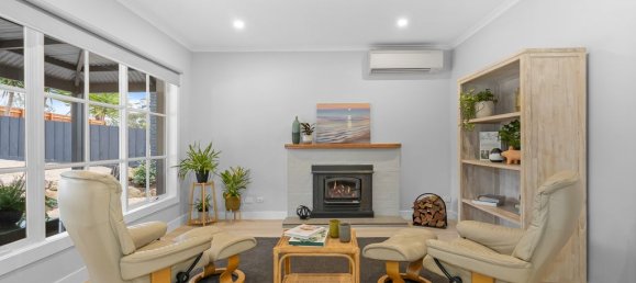 6 bedrooms House in Eltham, Australia No. 245 6