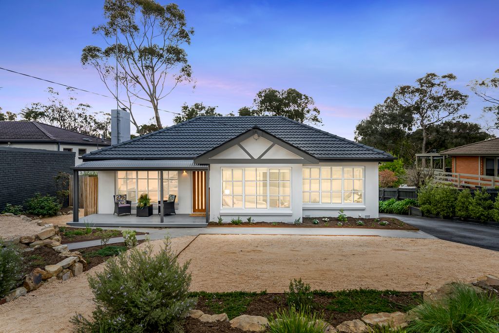 6 bedrooms House in Eltham, Australia No. 245