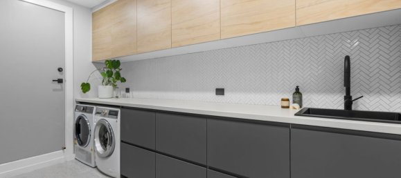 6 bedrooms House in Eltham, Australia No. 245 22