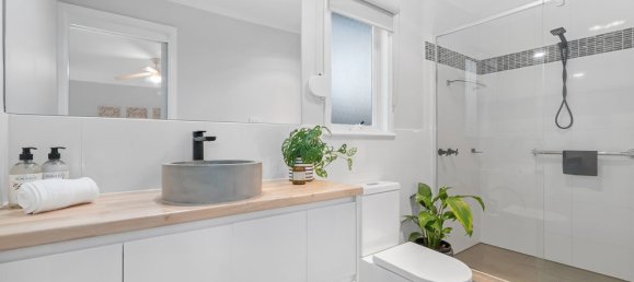 6 bedrooms House in Eltham, Australia No. 245 12