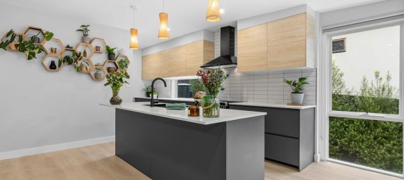 6 bedrooms House in Eltham, Australia No. 245 4