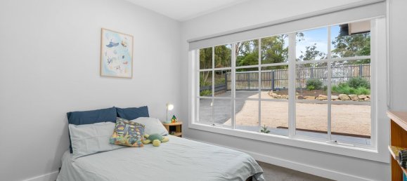 6 bedrooms House in Eltham, Australia No. 245 13