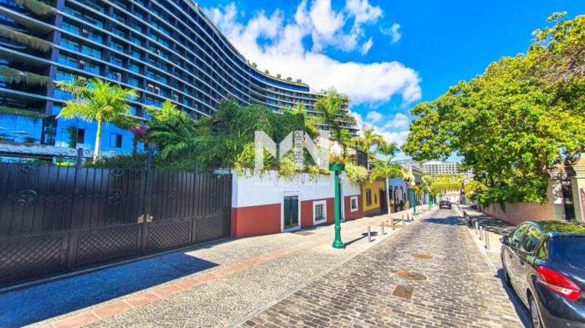 101m² Shop in Funchal, Portugal No. 1915