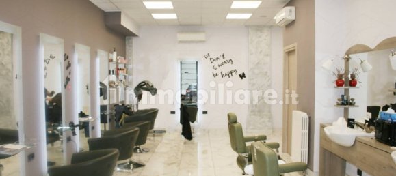 2 rooms Commercial property in Monza, Italy No. 105050 2