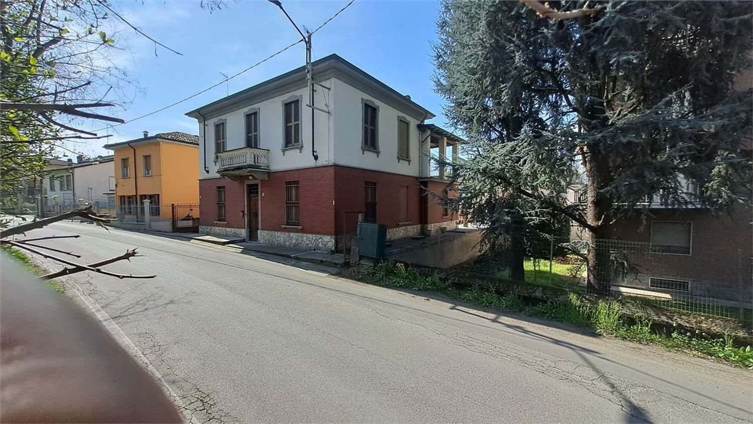 10 rooms House in Casteggio, Italy No. 112305