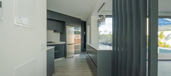 3 bedrooms Villa in Cascais, Portugal No. 115935 5