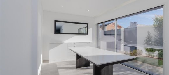 3 bedrooms Villa in Cascais, Portugal No. 115935 4