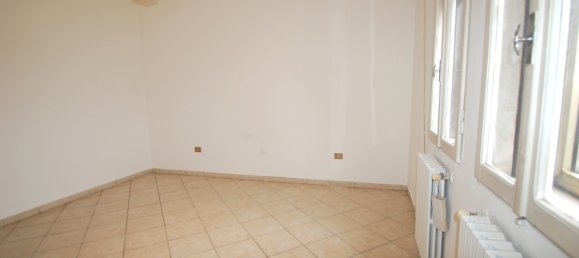 3 rooms Apartment in Ferrara, Italy No. 29897 11