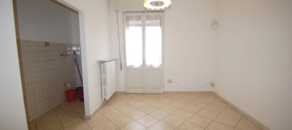 3 rooms Apartment in Ferrara, Italy No. 29897 6