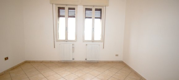 3 rooms Apartment in Ferrara, Italy No. 29897 4